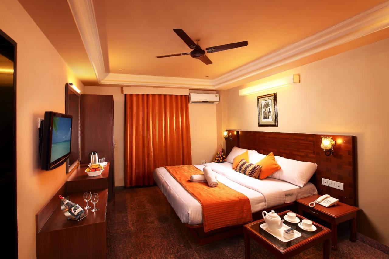 โฮเต็ล ราชธานี Hotel ปณชี ภายนอก รูปภาพ