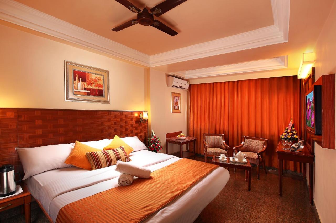 โฮเต็ล ราชธานี Hotel ปณชี ภายนอก รูปภาพ