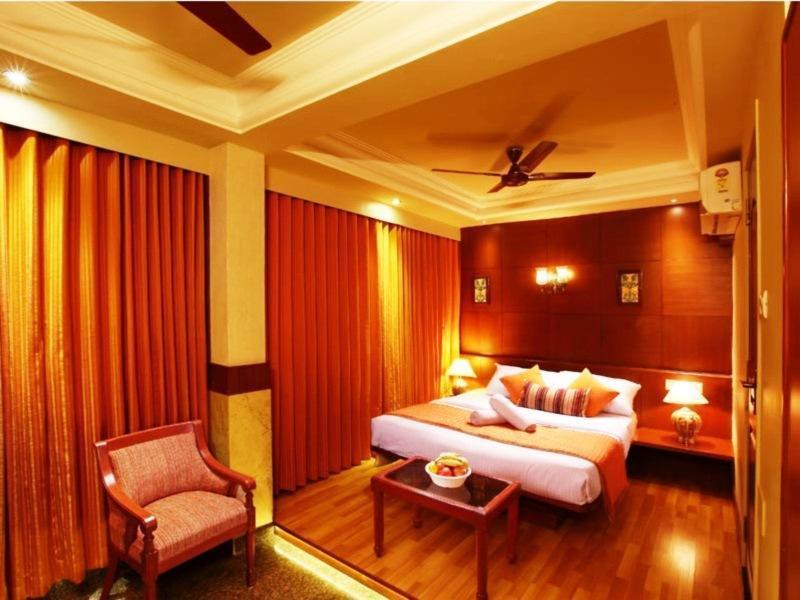 โฮเต็ล ราชธานี Hotel ปณชี ภายนอก รูปภาพ