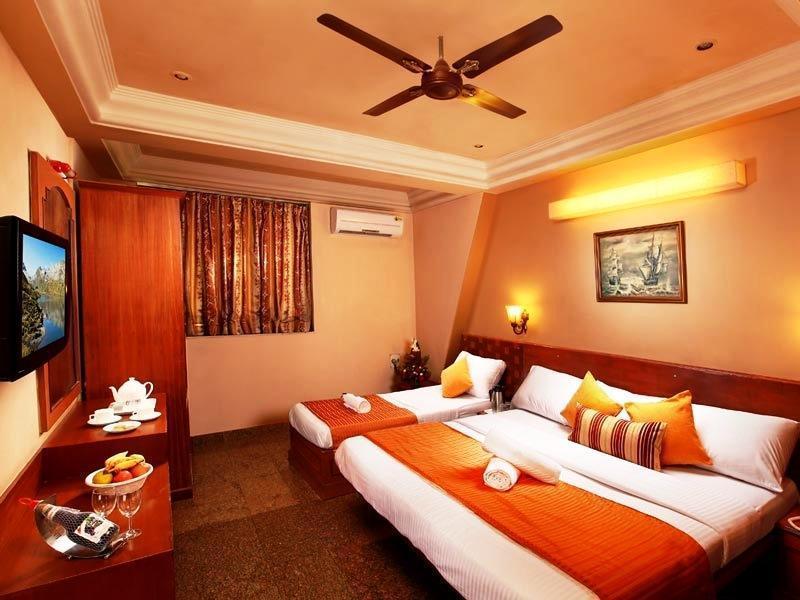 โฮเต็ล ราชธานี Hotel ปณชี ภายนอก รูปภาพ